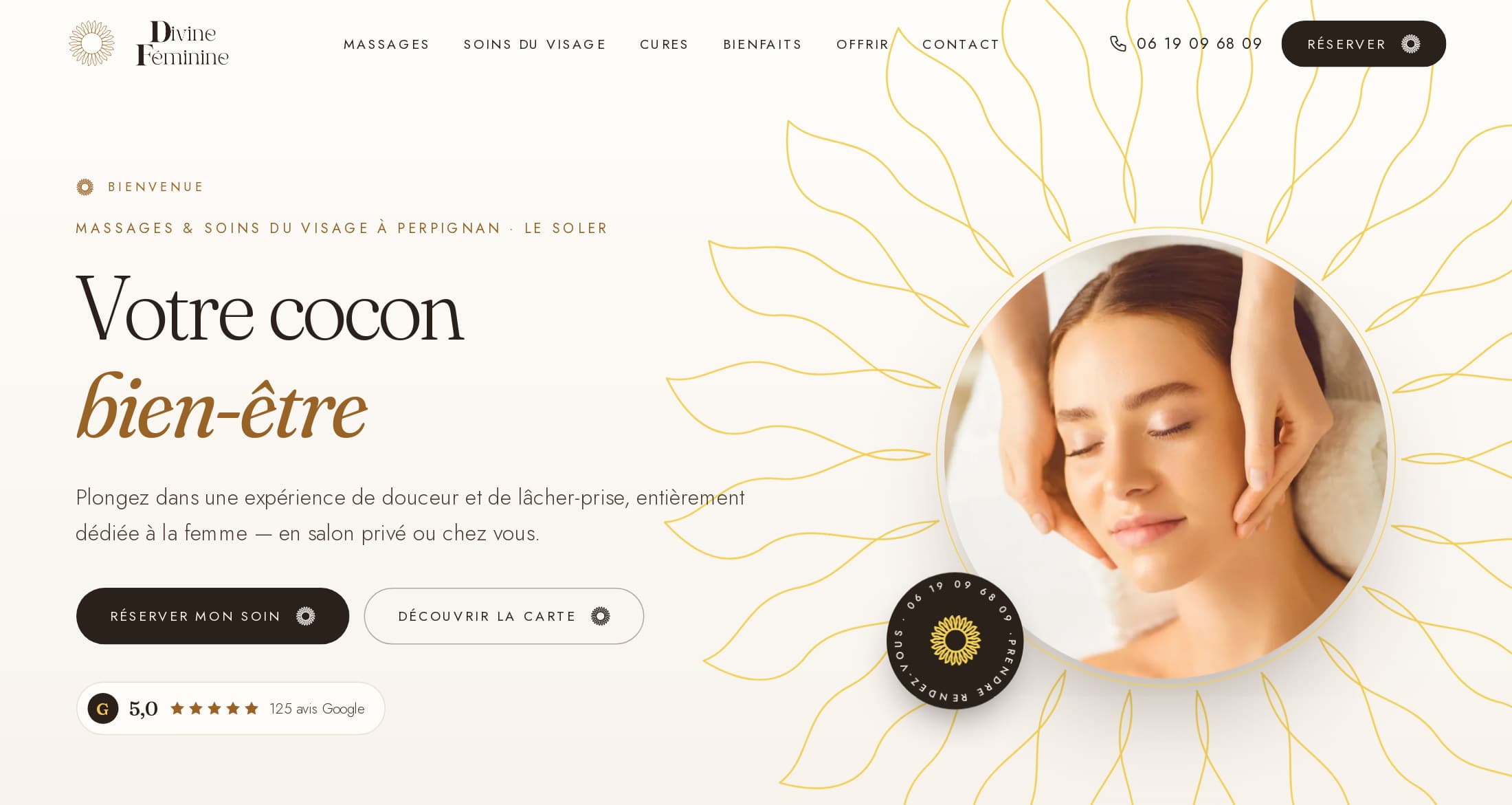 Accueil du nouveau site Divine Féminine : titre « Votre cocon bien-être », photo d’un massage du visage placée dans le disque d’un soleil dont les rayons jaunes se déploient sur toute la page, sceau tournant « Prendre rendez-vous » et pastille 5,0 — 125 avis Google