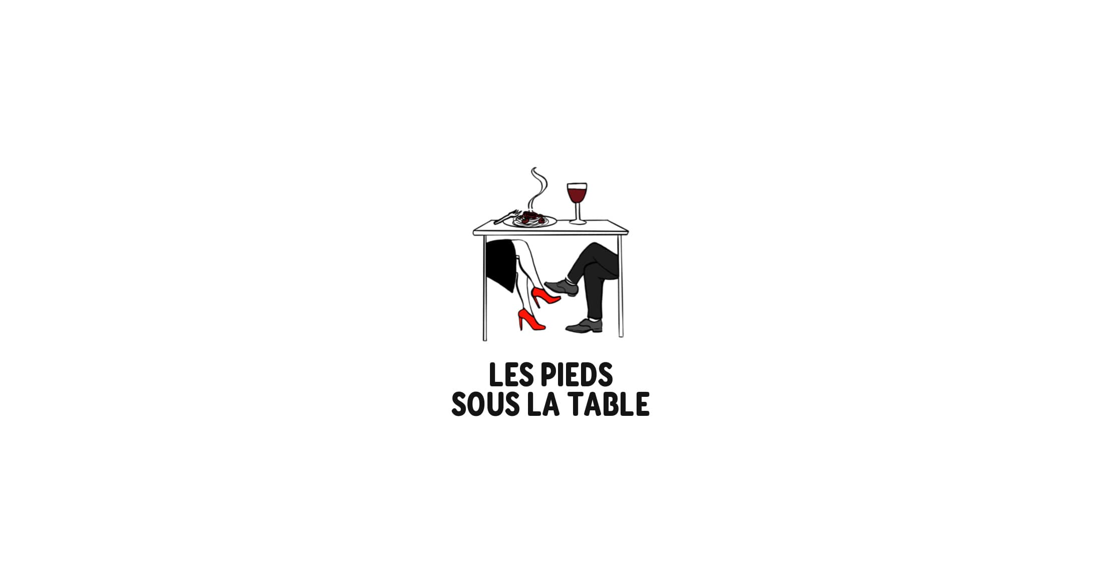 Écran d'accueil animé de lespiedssouslatable66.fr : le logo dessiné — table, verre, assiette fumante, chaussure et escarpin rouge — au-dessus du nom LES PIEDS SOUS LA TABLE