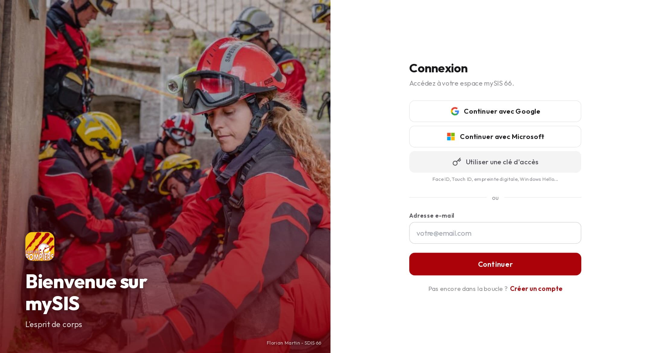 Page de connexion de mySIS 66 : photo de sapeurs-pompiers en intervention, « Bienvenue sur mySIS — L’esprit de corps », connexion par Google, Microsoft ou clé d’accès