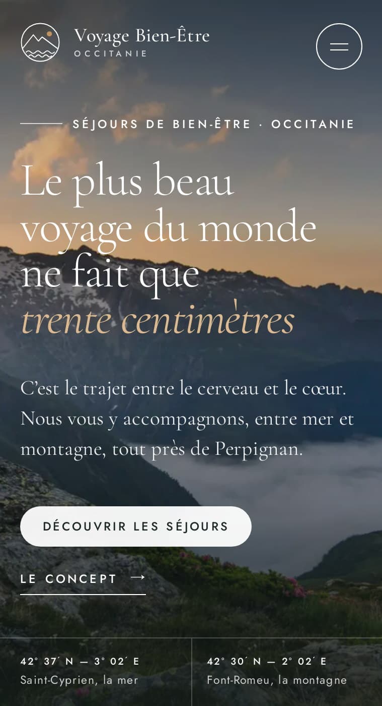 Accueil du nouveau site sur mobile : nouvel emblème, titre en Cormorant, bouton Découvrir les séjours, coordonnées des deux lieux