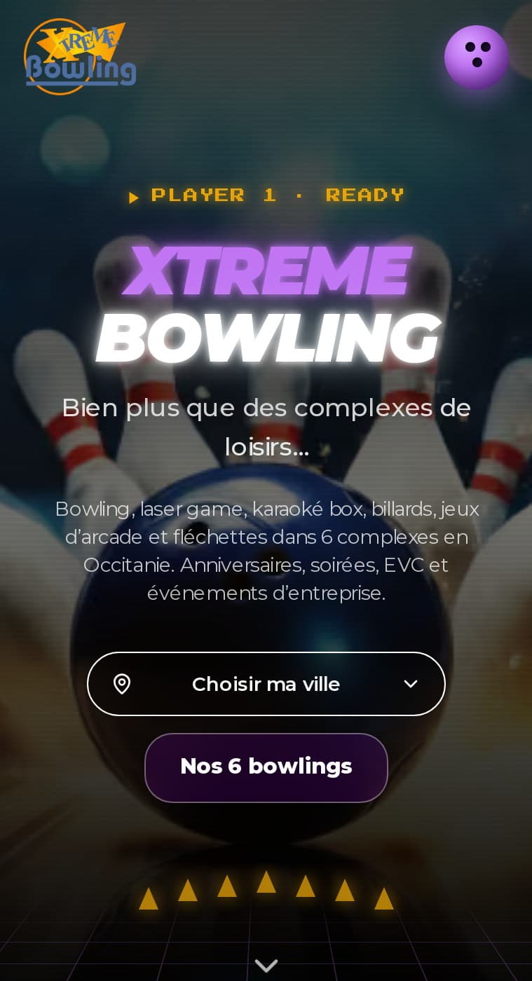 Accueil du nouveau site sur mobile : titre néon Xtreme Bowling, bouton Choisir ma ville et Nos 6 bowlings, burger en boule de bowling
