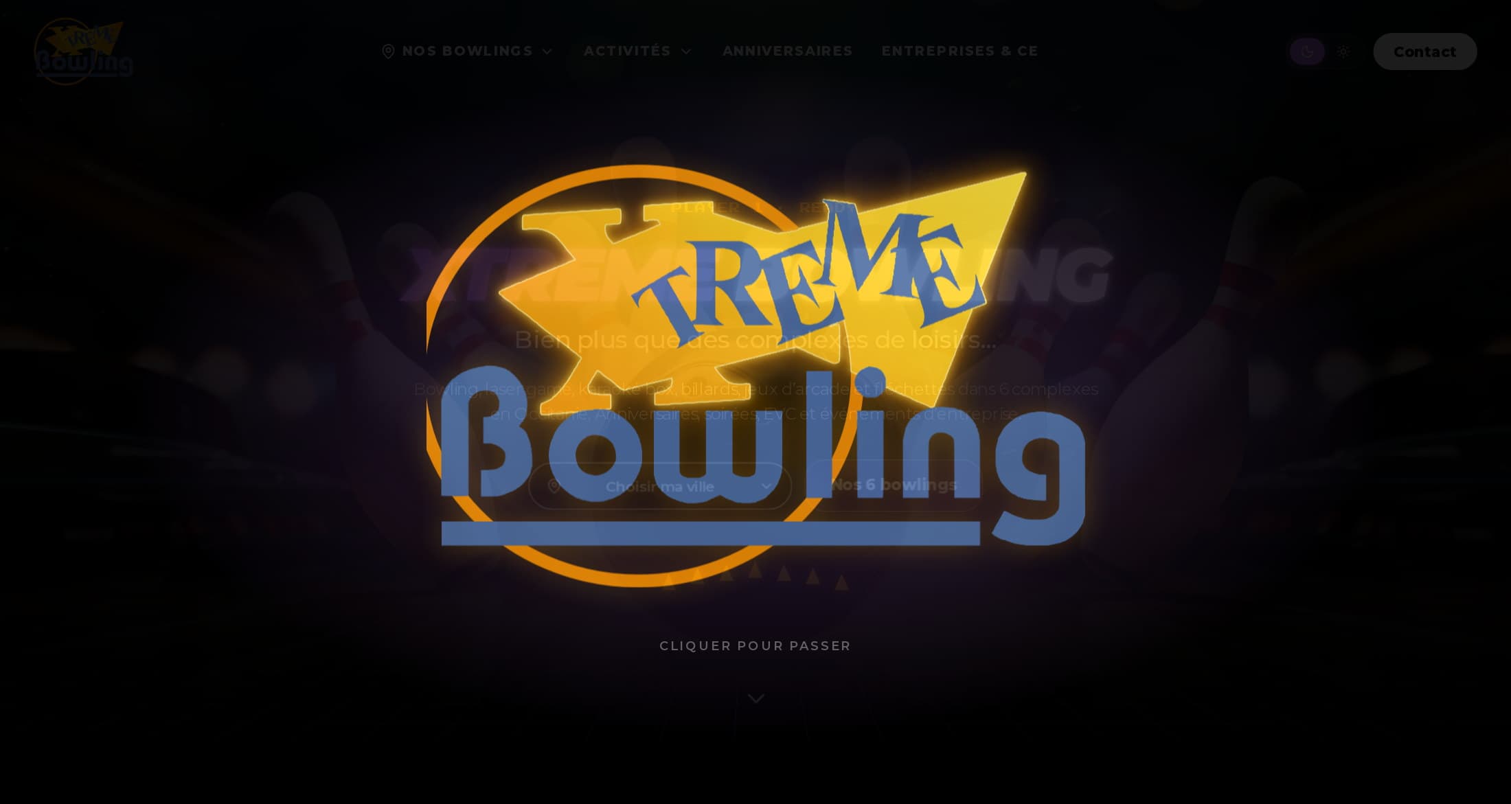 Ouverture de xtremebowling.fr : le logo Xtreme Bowling se trace et s’allume sur fond noir, mention « Cliquer pour passer »